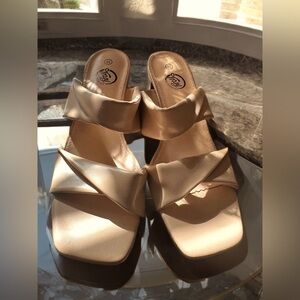 NEW Women's Sandals, Square Toe, 2inch Chunky Block Heels Tan Size 8.5